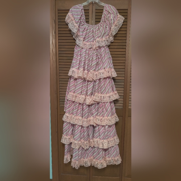 lady ploy Dresses & Skirts - 6 tiered ruffled dresss smocked last a sized top shoulders can be worn on or off